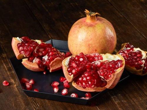 石榴夫妻网红吃瓜视频,揭秘娱乐圈幕后真相