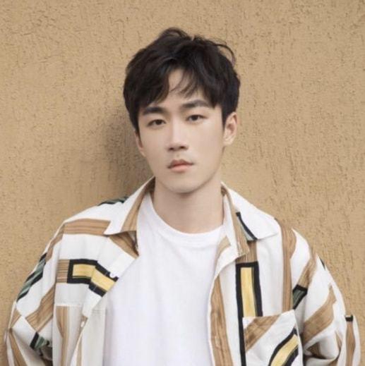 网红在李明德直播间吃瓜